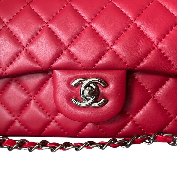 Red Quilted Flap Crossbody Bag – Classic & Timeless Style - Picture 3 of 16